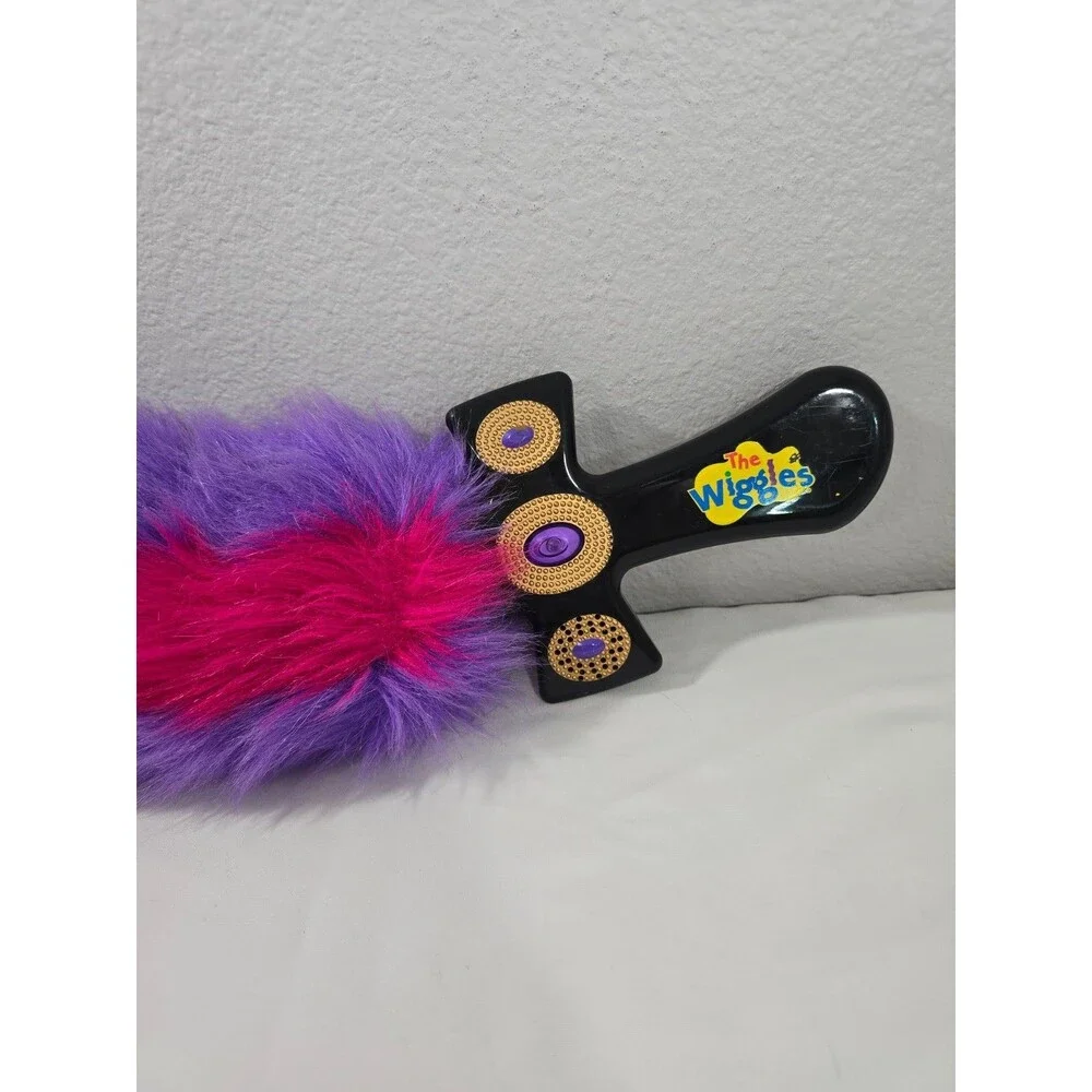 The Wiggles Captain Laughing Feather Sword Talking Toy Original 2003  Working